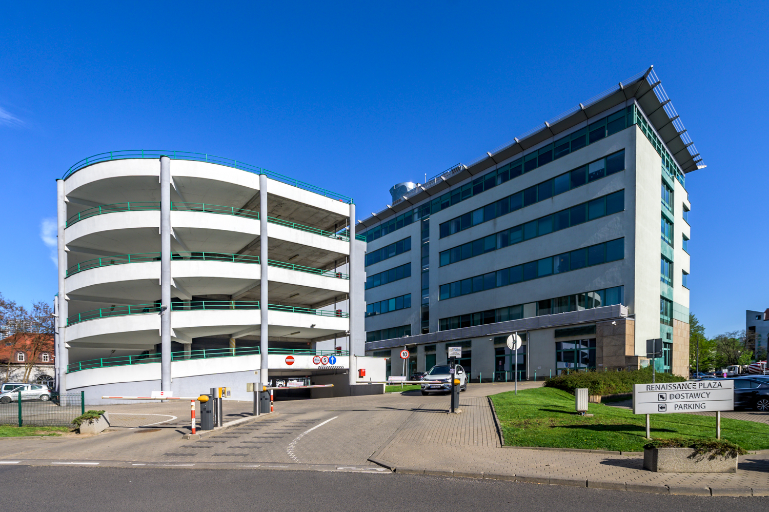 Zdjęcie architektury budynku Renaissance Plaza